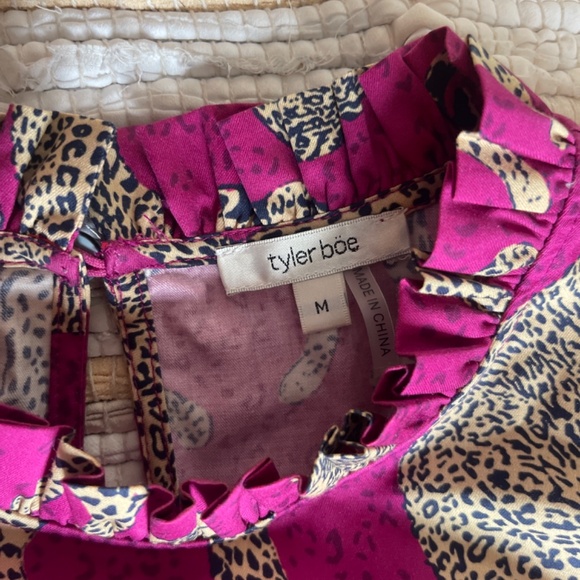 EUC Tyler Boe Pink Sammy Cheetah with Ruffled Sleeves Mini Dress Size Medium - Picture 7 of 9